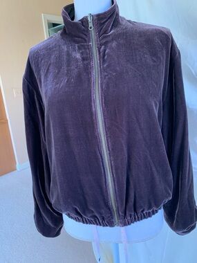 Very cool reversible full zip  short jacket in gorgeous chocolate color